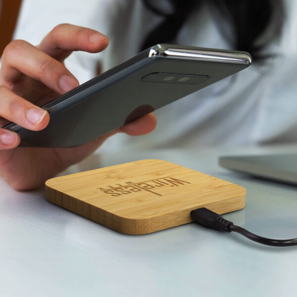 NATURA Bamboo Wireless Fast Charging Hub - Image 8